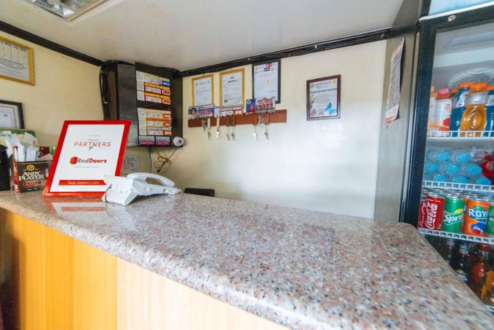 מלון טגאיטאי Reddoorz At Tagaytay Road מראה חיצוני תמונה
